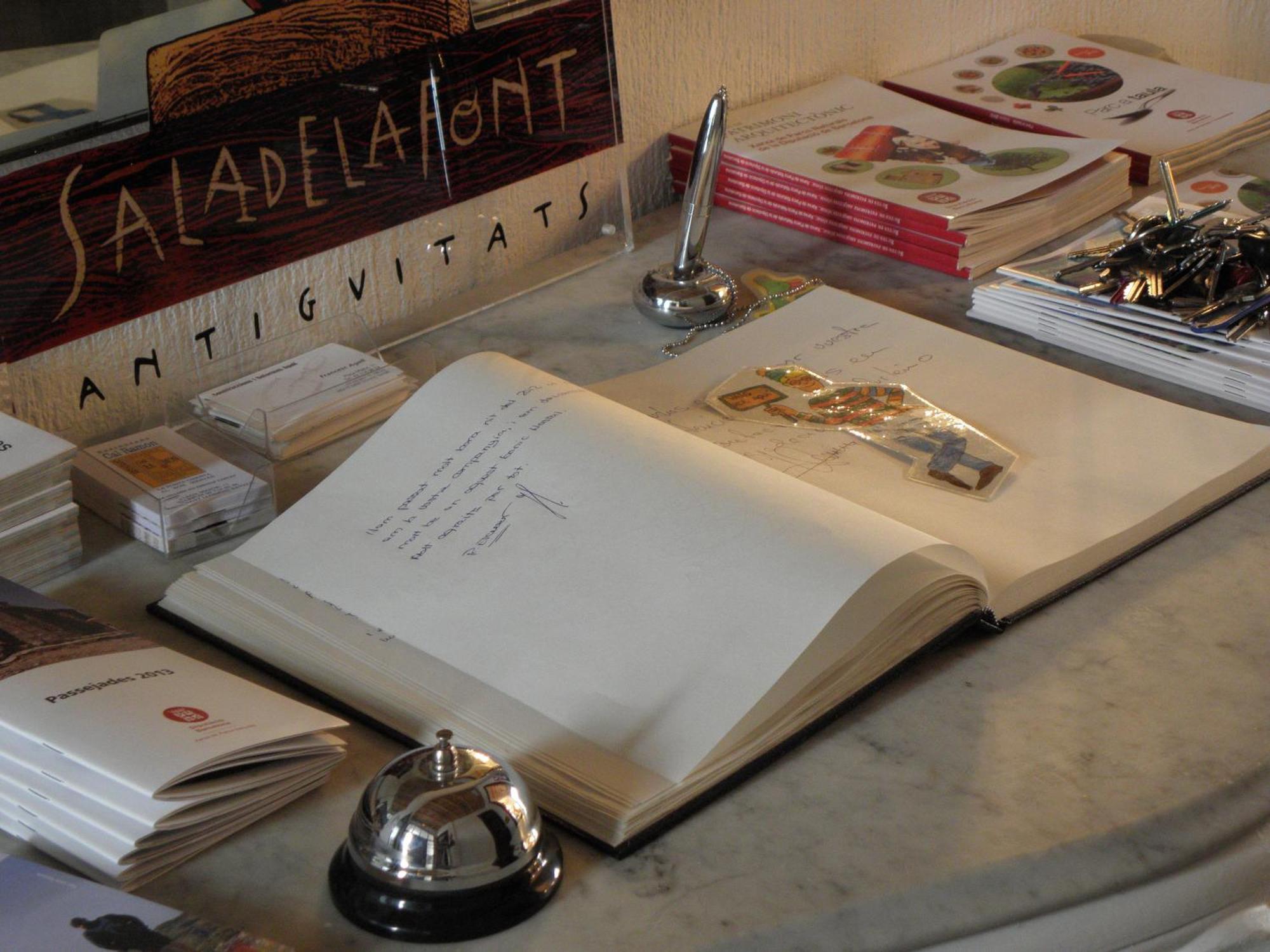 Hostal Cal Pla Sant Llorenc Savall エクステリア 写真